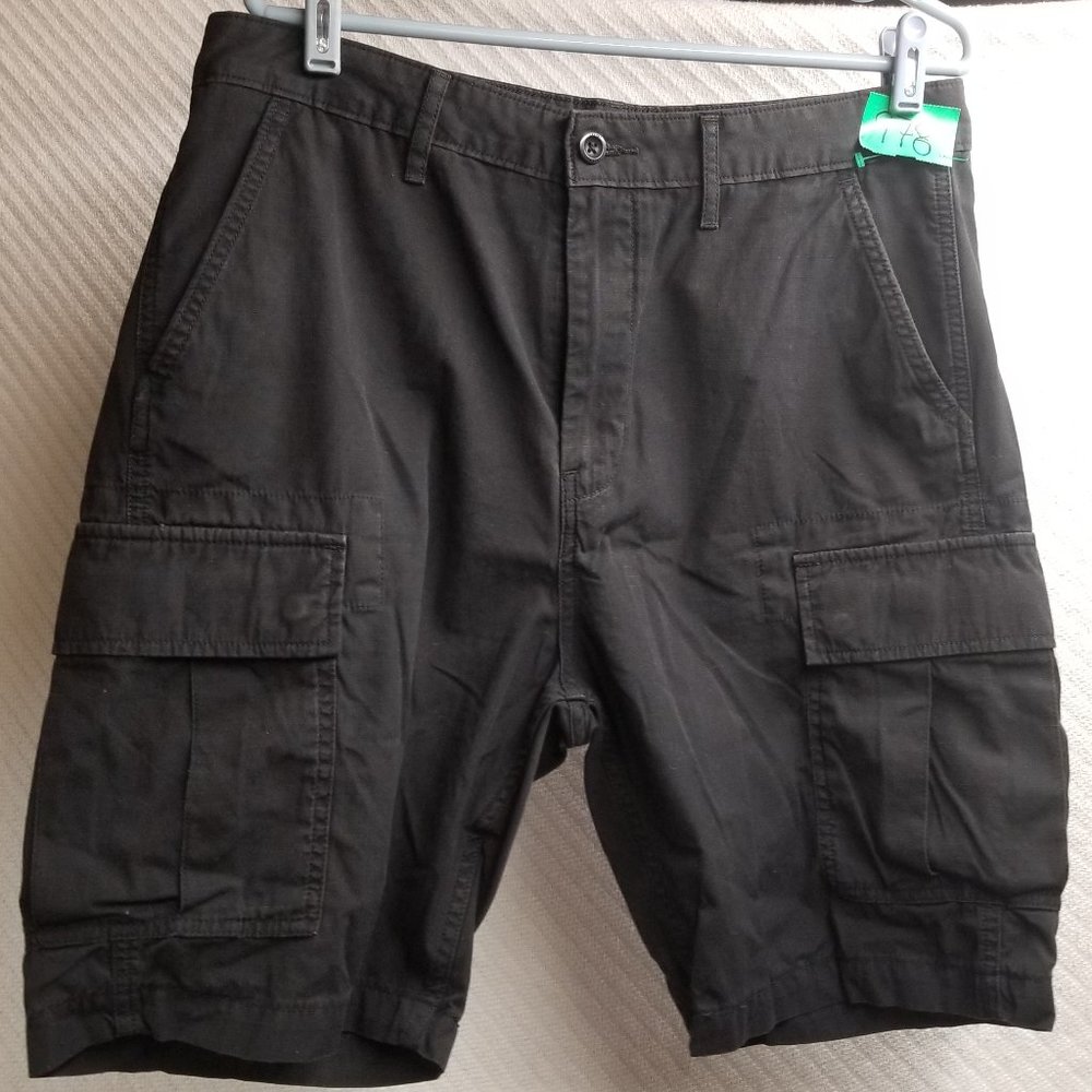 978 - Levi's 33W Cargo Shorts